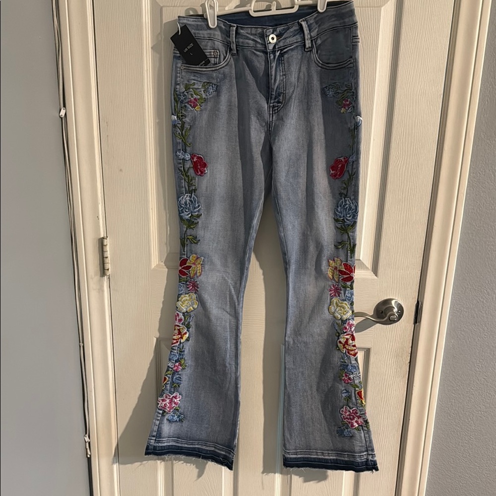 Embroidered Floral Women's Wide Leg Jeans
